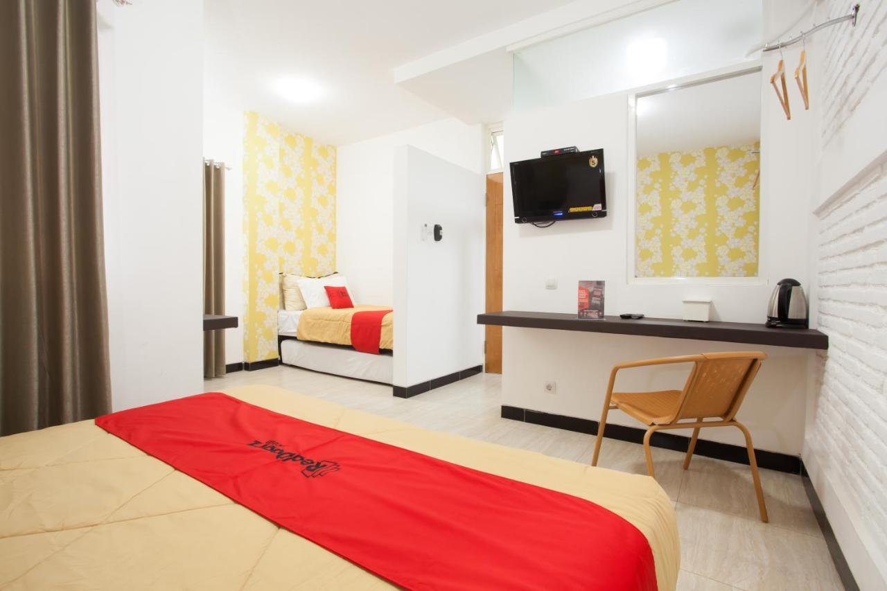 Hotel Reddoorz Near Museum Angkut Batu Batu  Exteriér fotografie