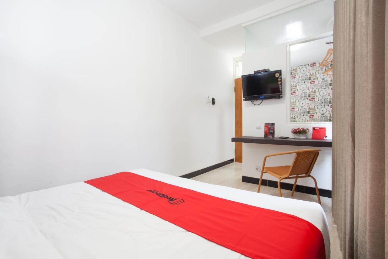 Hotel Reddoorz Near Museum Angkut Batu Batu  Exteriér fotografie